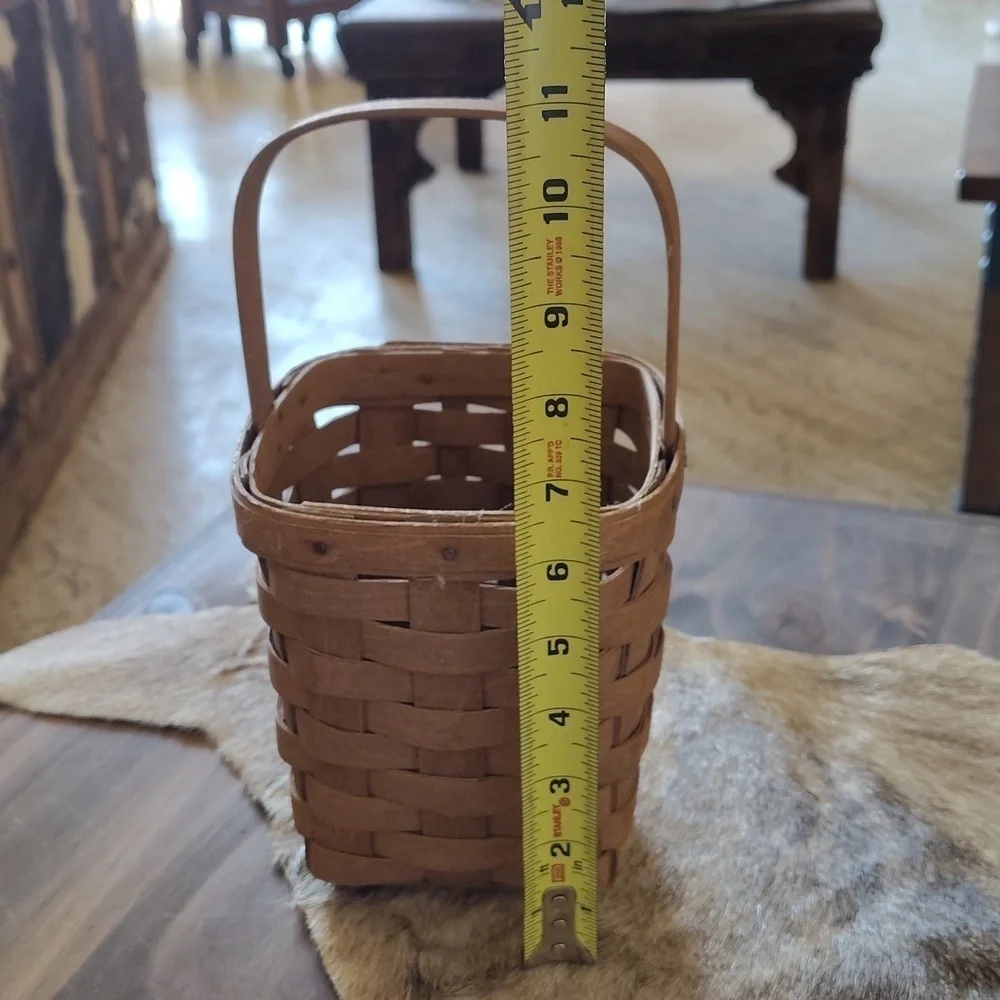 Longaberger basket woven 1985 with handle vintage